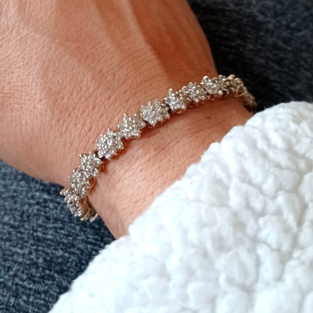 6.50 CTTW Diamond Clustered Floral Bracelet